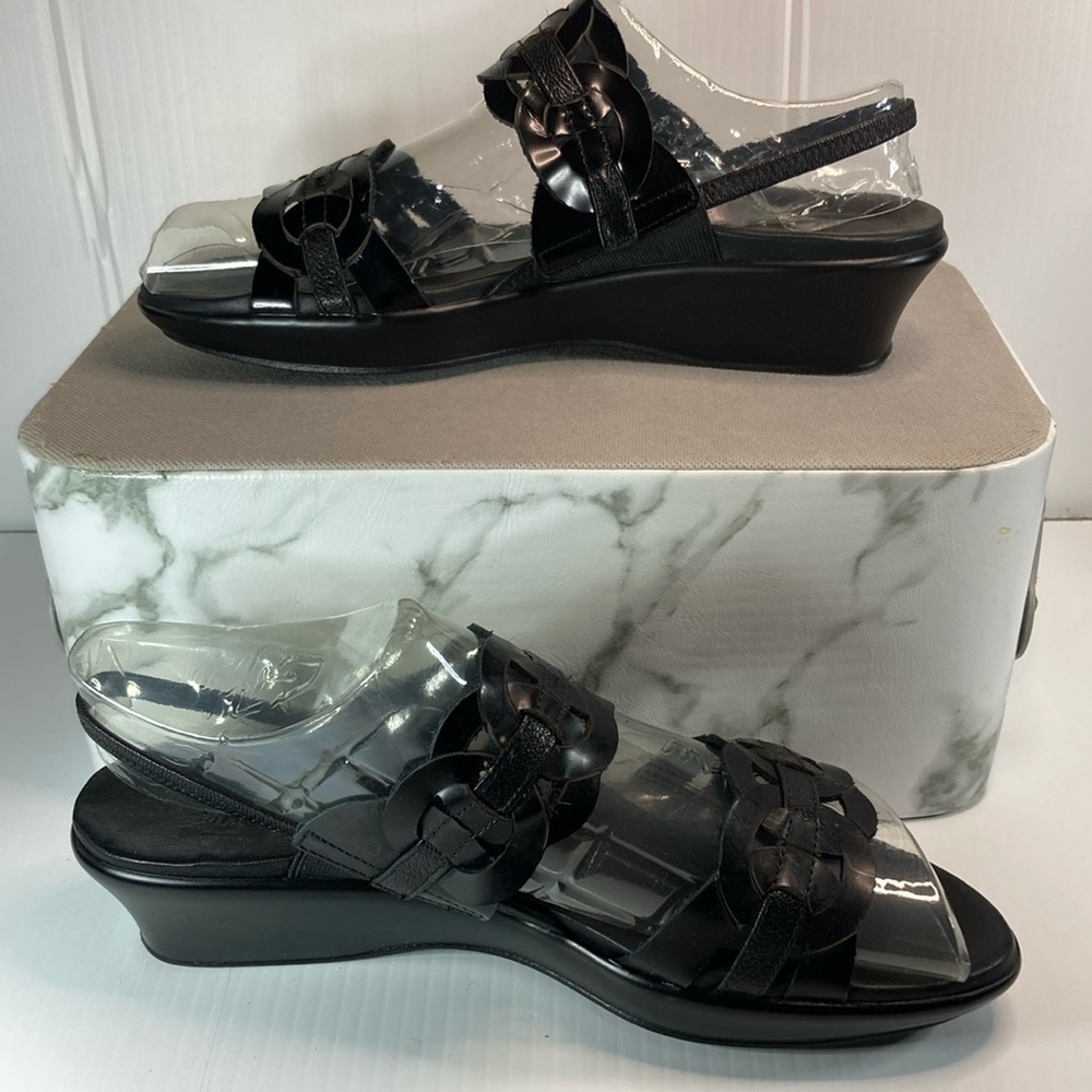 Munro American size 8n M430188 black sling back wedge sandals Box 7